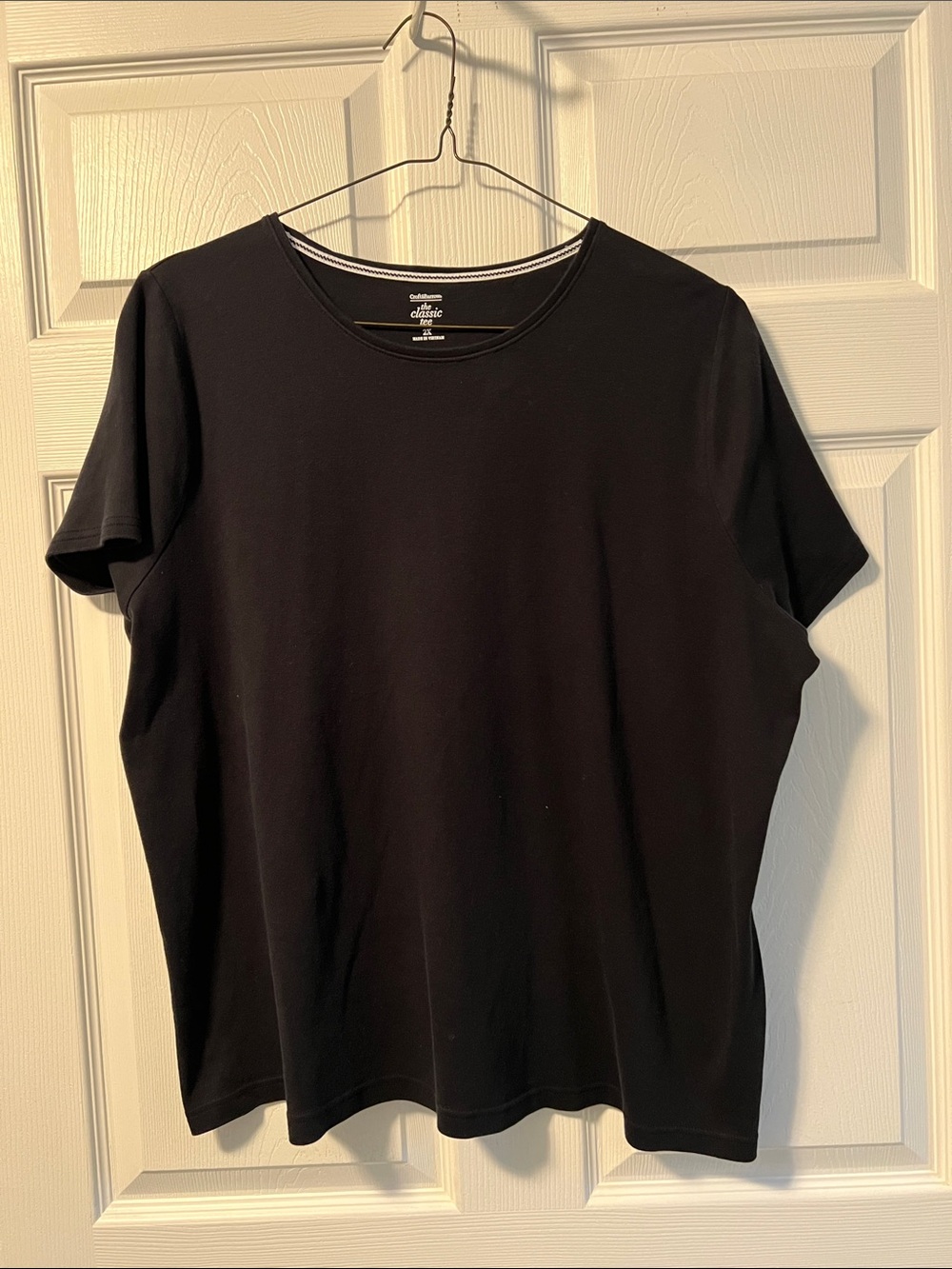 100%  cotton Black Short Sleeve Crewneck Tee - Women 2x like new